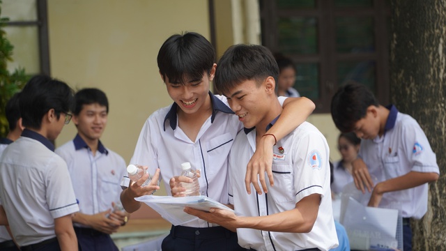 Điểm thi nơi đảo xa, 300 sĩ tử Đặc khu Phú Quý tự tin bước vào kỳ thi quan trọng - Ảnh 8.