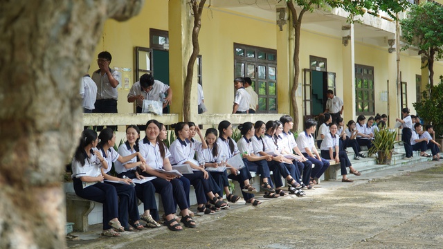 Điểm thi nơi đảo xa, 300 sĩ tử Đặc khu Phú Quý tự tin bước vào kỳ thi quan trọng - Ảnh 6.