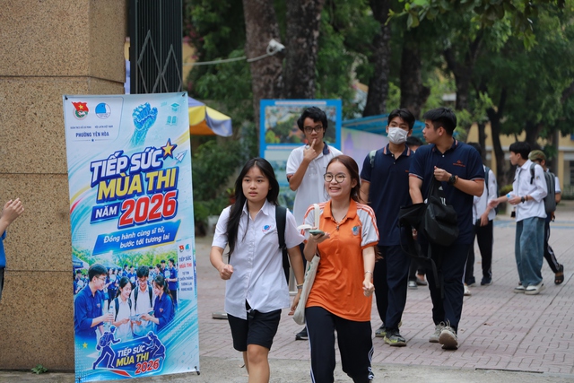 Ho&agrave;n th&agrave;nh ng&agrave;y thi tốt nghiệp THPT đầu ti&ecirc;n, th&iacute; sinh tự tin đạt 10 điểm m&ocirc;n To&aacute;n- Ảnh 3.