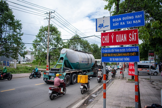 Cận cảnh tuyến đường độc đạo phục vụ hoạt động logistics ở cửa ngõ phía Đông TP.HCM trước ngày “thay áo mới”- Ảnh 3. Cận cảnh tuyến đường độc đạo phục vụ hoạt động logistics ở cửa ngõ phía Đông TP.HCM trước ngày “thay áo mới”- Ảnh 3.