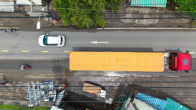 Cận cảnh tuyến đường độc đạo phục vụ hoạt động logistics ở cửa ngõ phía Đông TP.HCM trước ngày “thay áo mới”- Ảnh 8. Cận cảnh tuyến đường độc đạo phục vụ hoạt động logistics ở cửa ngõ phía Đông TP.HCM trước ngày “thay áo mới”- Ảnh 8.