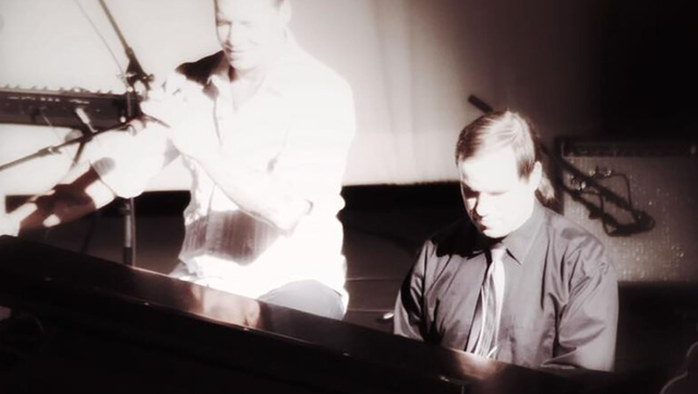 Từ cú đập đầu định mệnh đến thiên tài piano: Bí ẩn về người đàn ông bỗng biết chơi nhạc dù chưa từng học - Ảnh 1.
