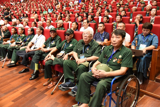 Người có công dịp 27/7 được nhận quà bao nhiêu tiền? - Ảnh 1.