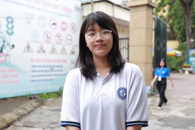 Đề thi bám sát cấu trúc, thí sinh Hà Nội tự tin đạt điểm tối đa sau buổi thi cuối cùng - Ảnh 1.