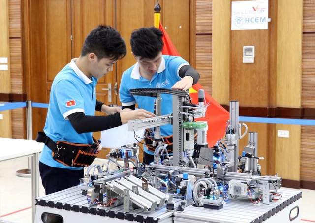Cuộc đua "giành" nhân tài chiến lược - Bài cuối: Từ "đào tạo đại trà" sang "đầu tư chiều sâu"- Ảnh 3. Cuộc đua "giành" nhân tài chiến lược - Bài cuối: Từ "đào tạo đại trà" sang "đầu tư chiều sâu"- Ảnh 3.
