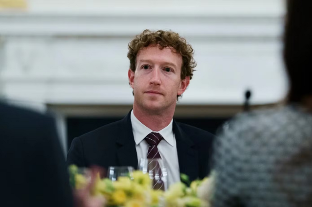Facebook sập toàn cầu, Mark Zuckerberg "bốc hơi" gần 1 tỷ USD chuyện gì xảy ra? - Ảnh 2.