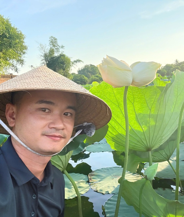 Ngắm bông sen “sinh đôi” hiếm thấy ở Huế, hé lộ nghề kiếm tiền triệu từ sen- Ảnh 3. Ngắm bông sen “sinh đôi” hiếm thấy ở Huế, hé lộ nghề kiếm tiền triệu từ sen- Ảnh 3.