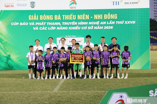 Bế mạc Giải Bóng đá Thiếu niên - Nhi đồng Cúp Báo và phát thanh, truyền hình Nghệ An lần thứ 27- Ảnh 2. Bế mạc Giải Bóng đá Thiếu niên - Nhi đồng Cúp Báo và phát thanh, truyền hình Nghệ An lần thứ 27- Ảnh 2.