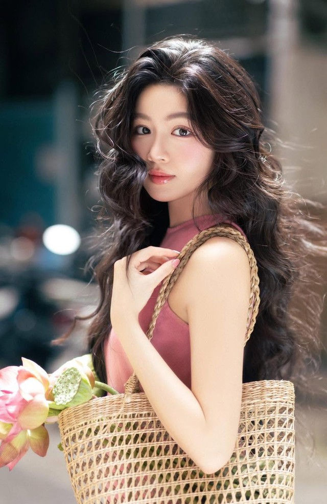 Con gái nghệ sĩ Quyền Linh - Lọ Lem lần đầu lộ diện sau tin đồn sang Mỹ với thiếu gia - Ảnh 7.