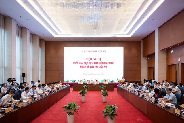 Chuyển mạnh từ "bị động chạy theo thực tiễn" sang "chủ động dẫn dắt lập pháp"- Ảnh 2. Chuyển mạnh từ "bị động chạy theo thực tiễn" sang "chủ động dẫn dắt lập pháp"- Ảnh 2.