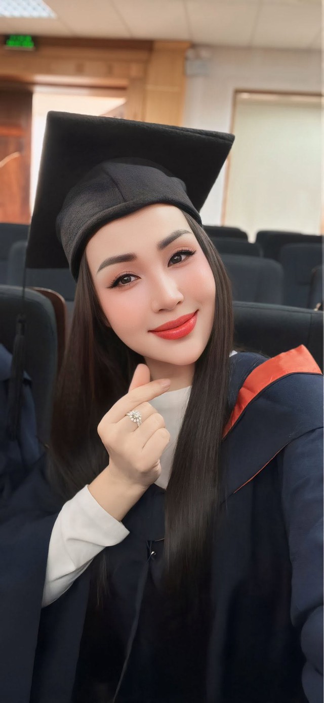 Ca sĩ Khánh Ly là giảng viên Đại học, cuộc sống như bà hoàng trong phủ 25.000m2 - Ảnh 1.
