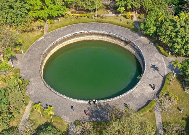 B&iacute; ẩn "giếng thần" 1.000 năm kh&ocirc;ng bao giờ cạn ở Ninh B&igrave;nh - Ảnh 1.