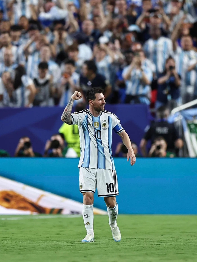 Siêu phẩm vào lưới Algeria của Messi, san bằng kỷ lục vĩ đại nhất lịch sử World Cup - Ảnh 1.
