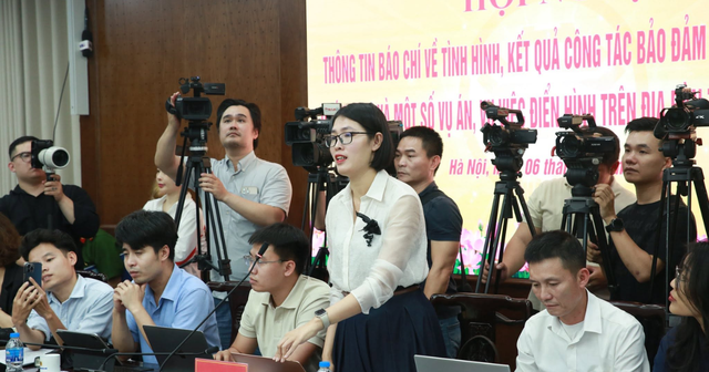 Thiếu tướng Nguyễn Quốc Toản, Chánh Văn phòng Bộ Công an: Báo chí chính thống là "tuyến phòng thủ" quan trọng trước làn sóng tin giả- Ảnh 3. Thiếu tướng Nguyễn Quốc Toản, Chánh Văn phòng Bộ Công an: Báo chí chính thống là "tuyến phòng thủ" quan trọng trước làn sóng tin giả- Ảnh 3.