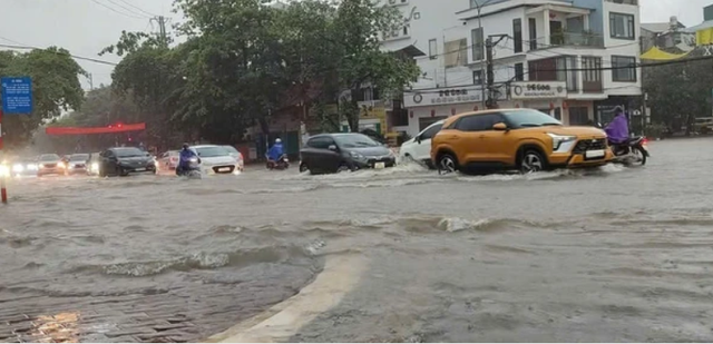 Dự b&aacute;o thời tiết 18/6: Miền Bắc mưa d&ocirc;ng dồn dập trước khi đ&oacute;n đợt nắng n&oacute;ng mới - Ảnh 1.