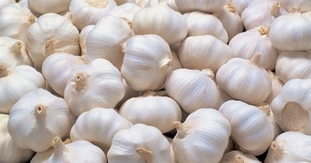 Người phụ nữ ăn tỏi sống mỗi ngày để "ngừa ung thư", sau 6 tháng nhận tin bất ngờ- Ảnh 2. Người phụ nữ ăn tỏi sống mỗi ngày để "ngừa ung thư", sau 6 tháng nhận tin bất ngờ- Ảnh 2.