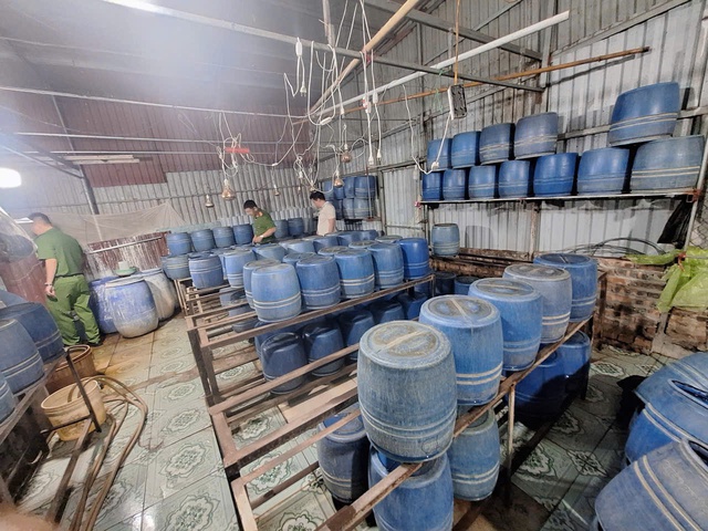 Hưng Y&ecirc;n: Khởi tố đối tượng sử dụng chất cấm sản xuất gần 800kg gi&aacute; đỗ tuồn ra thị trường- Ảnh 1.