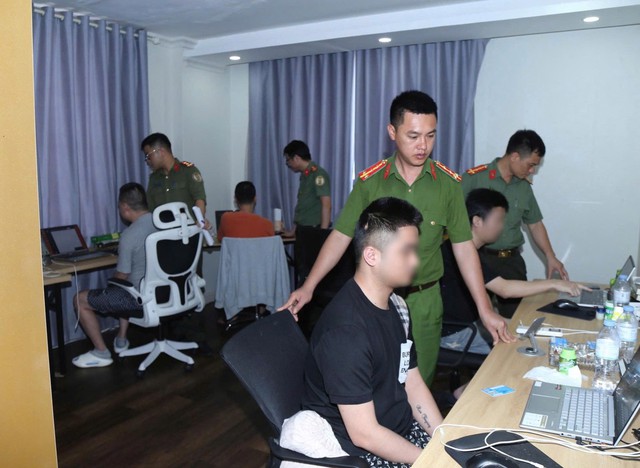 23 người nước ngoài lưu trú trái phép, nghi hoạt động lừa đảo trên không gian mạng- Ảnh 1. 23 người nước ngoài lưu trú trái phép, nghi hoạt động lừa đảo trên không gian mạng- Ảnh 1.