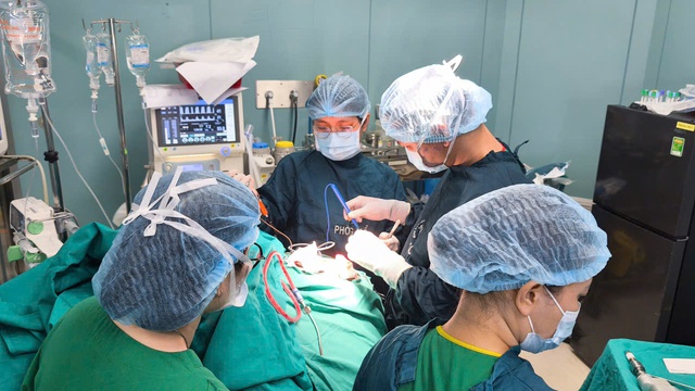 Uống gần 1 l&iacute;t rượu mỗi ng&agrave;y, người đ&agrave;n &ocirc;ng bất ngờ xuất huyết n&atilde;o- Ảnh 1.
