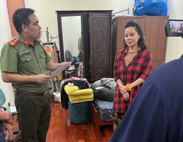 Bắt tạm giam TikToker đăng video bịa đặt về 2 bệnh viện- Ảnh 1. Bắt tạm giam TikToker đăng video bịa đặt về 2 bệnh viện- Ảnh 1.