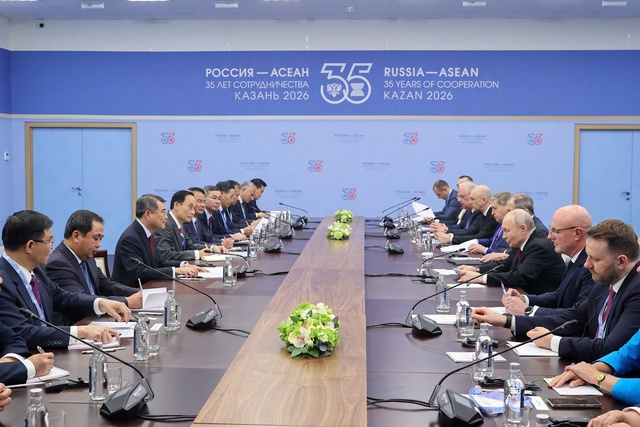 Thủ tướng L&ecirc; Minh Hưng hội kiến Tổng thống Nga Vladimir Putin - Ảnh 2.