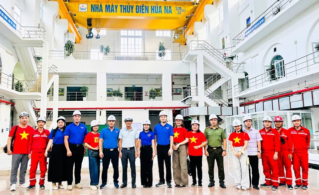 Sắc xanh bên lòng hồ thượng nguồn - “Gieo mầm hôm nay, kiến tạo tương lai” - Ảnh 3.