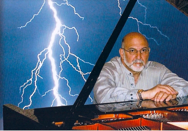 Từ bác sĩ phẫu thuật bỗng trở thành thiên tài piano sau khi bị "tử thần" viếng thăm - Ảnh 1.