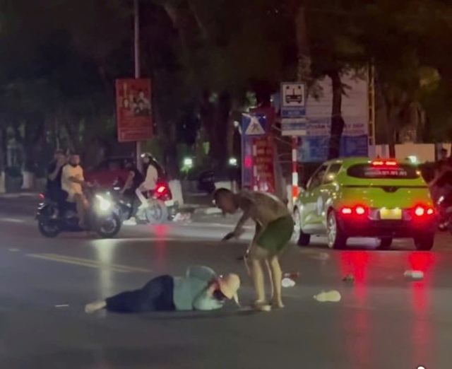 Khống chế đối tượng dùng dao chém công an và người đi đường ở Hải Phòng - Ảnh 1.