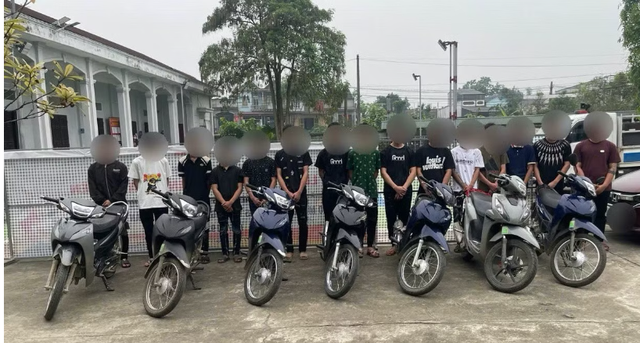 Khởi tố 14 đối tượng dùng vỏ chai, dao, kiếm tấn công người đi đường - Ảnh 1.