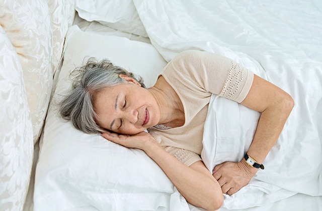 Người lớn tuổi ngủ trưa vào lúc nào tốt nhất? - Ảnh 1.