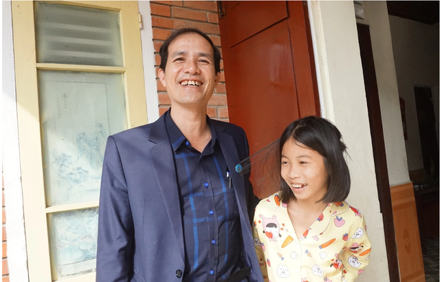 Từ c&ocirc; b&eacute; bế em gửi qu&aacute;n nước ven đường g&acirc;y x&uacute;c động đến giảng đường đại học - Ảnh 4.