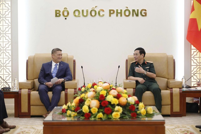 Đại tướng Phan Văn Giang tiếp Quyền Bộ trưởng Bộ Hải quân Hoa Kỳ - Ảnh 1.