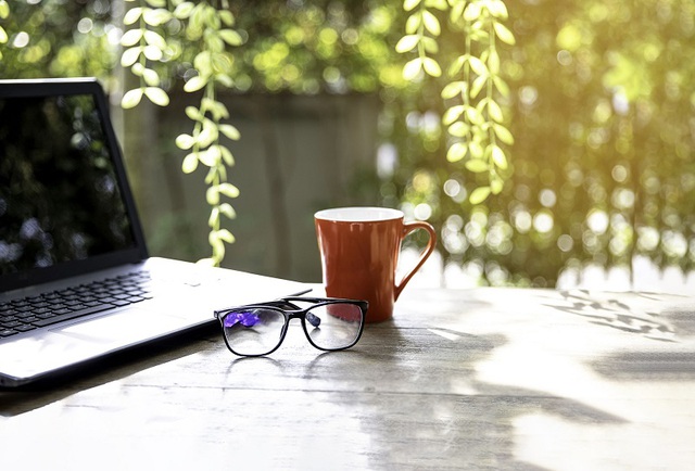 Nắng nóng gay gắt, chớ đặt laptop ở những vị trí này - Ảnh 1.