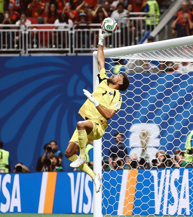 Từ "người gác đền" vô danh đến hiện tượng World Cup: Hơn 15 triệu người theo dõi Vozinha chỉ sau một đêm - Ảnh 3.