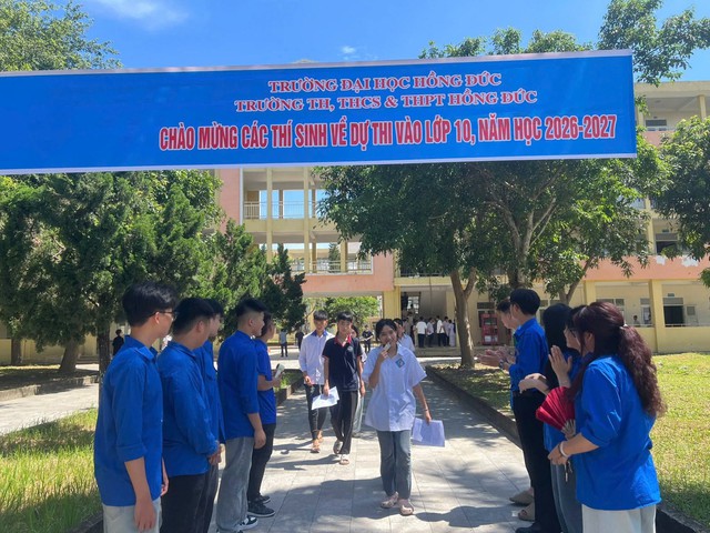 Vì sao trường công lập Hồng Đức vẫn thu học phí?- Ảnh 2. Vì sao trường công lập Hồng Đức vẫn thu học phí? - Ảnh 2.