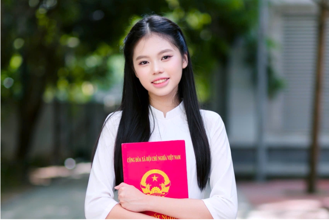 Nữ sinh trường tư trở thành thủ khoa lớp 10 Hà Nội, lập thành tích chưa từng có trong nhiều năm - Ảnh 1.