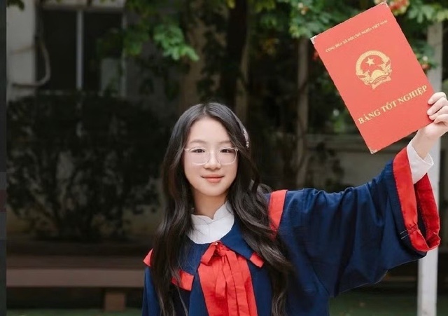 Bất ngờ nữ sinh xuất sắc đỗ 5 nguyện vọng của 4 trường chuyên danh tiếng ở Hà Nội - Ảnh 1.