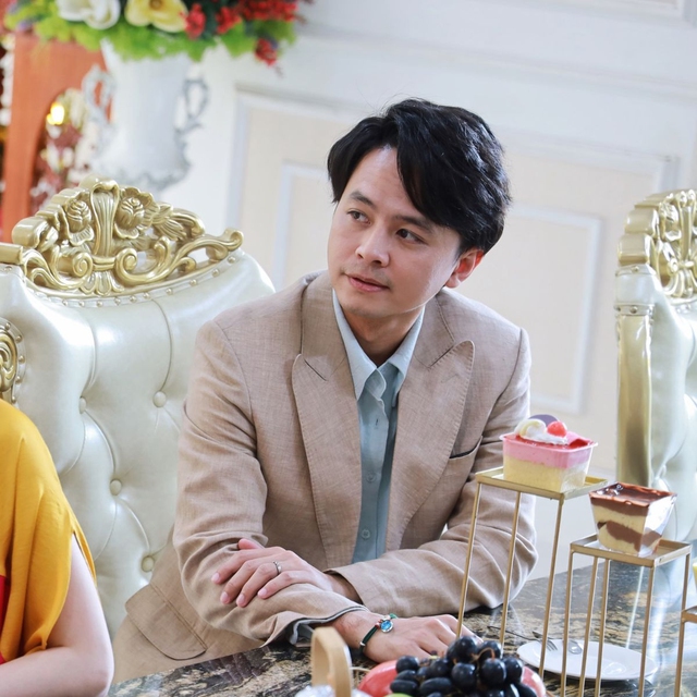 Nam diễn vi&ecirc;n đ&igrave;nh đ&aacute;m, chỉ cần một nụ cười đ&atilde; khiến đ&ocirc;ng đảo người h&acirc;m mộ đổ gục - Ảnh 7.