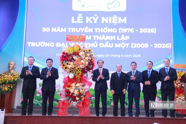 Đại học Thủ Dầu Một, nửa thế kỷ kiến tạo tri thức, khảng định vai trò đào tạo nhân lực - Ảnh 1.