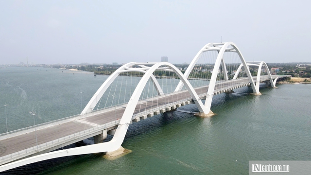 C&ocirc;ng nh&acirc;n "đội nắng" b&aacute;m c&ocirc;ng trường dự &aacute;n giao th&ocirc;ng ngh&igrave;n tỷ- Ảnh 2.