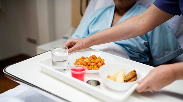 L&eacute;n cho con ăn x&ocirc;i trước giờ mổ v&igrave; sợ "đuối sức", b&eacute; 10 tuổi su&yacute;t nguy kịch - Ảnh 1.