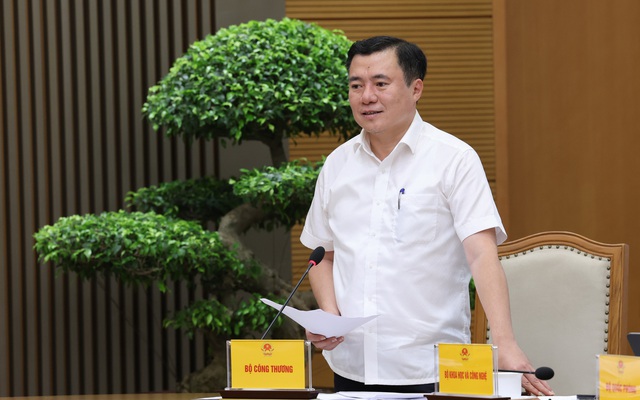 Đề xuất hệ thống ph&acirc;n phối xăng dầu chỉ c&ograve;n 2 cấp, DN được trao quyền chủ động gi&aacute; b&aacute;n - Ảnh 2.