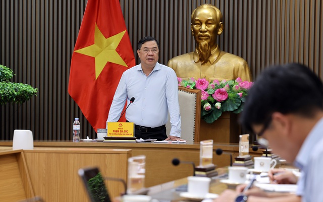Đề xuất hệ thống ph&acirc;n phối xăng dầu chỉ c&ograve;n 2 cấp, DN được trao quyền chủ động gi&aacute; b&aacute;n - Ảnh 1.