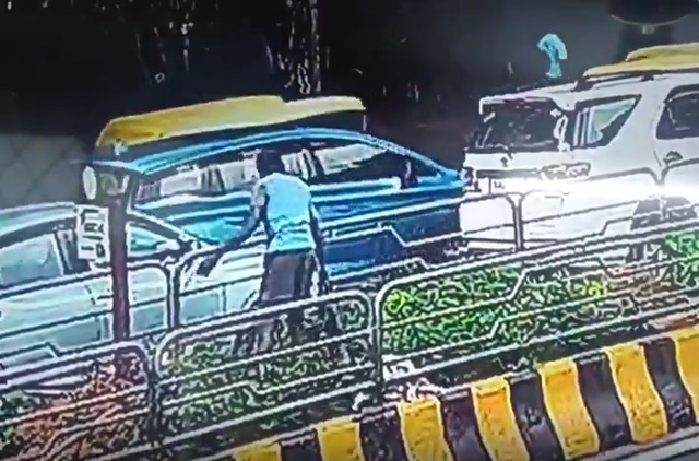 Đang lắp đ&egrave;n chiếu s&aacute;ng, nam c&ocirc;ng nh&acirc;n bị điện giật tử vong - Ảnh 1.