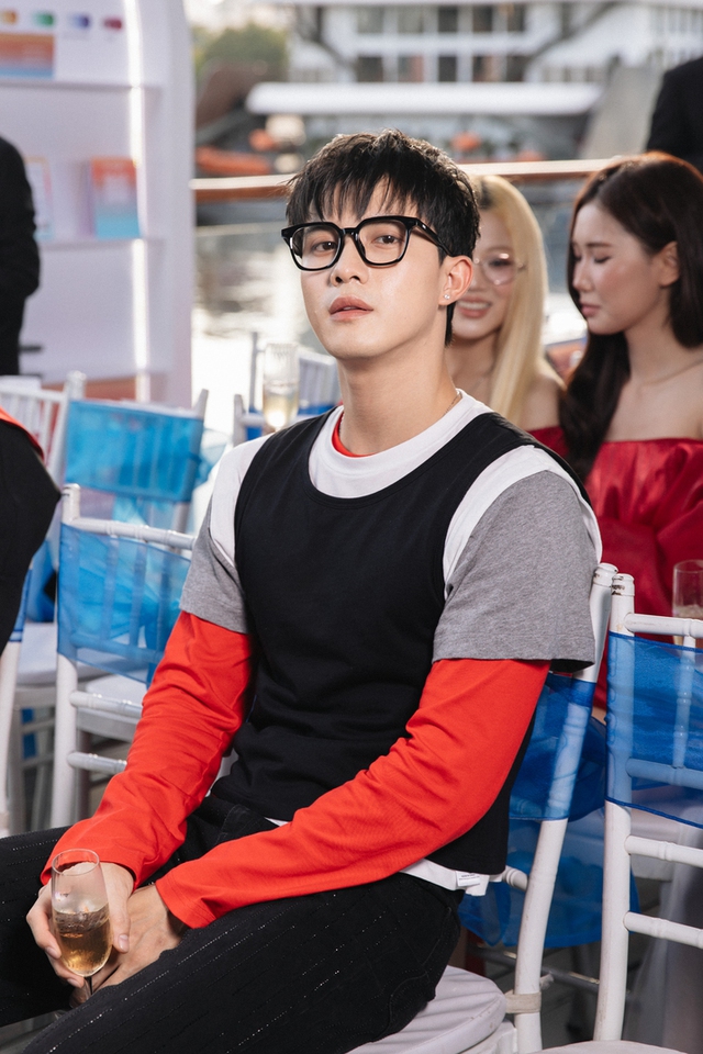 Tiểu Vy g&acirc;y ch&uacute; &yacute; với diện mạo trẻ trung, tiết lộ điều theo m&igrave;nh suốt từ tuổi thơ - Ảnh 4.