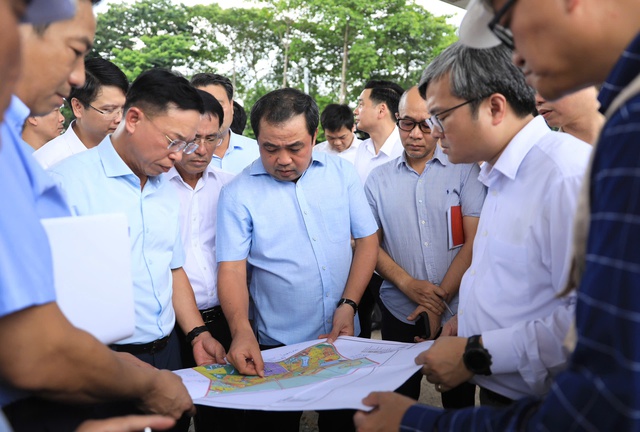 B&iacute; thư Th&agrave;nh ủy H&agrave; Nội kiểm tra tiến độ thi c&ocirc;ng 3 dự &aacute;n giao th&ocirc;ng trọng điểm - Ảnh 1.
