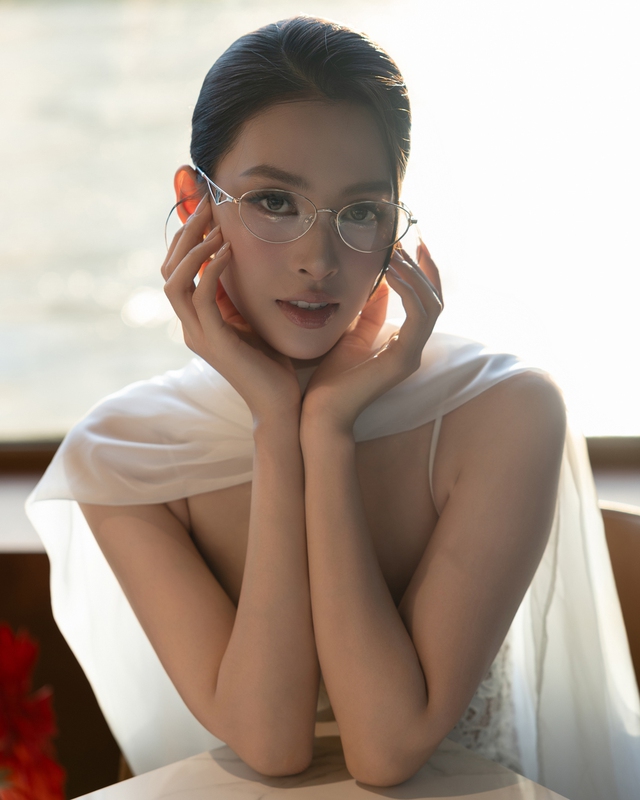 Tiểu Vy g&acirc;y ch&uacute; &yacute; với diện mạo trẻ trung, tiết lộ điều theo m&igrave;nh suốt từ tuổi thơ - Ảnh 1.