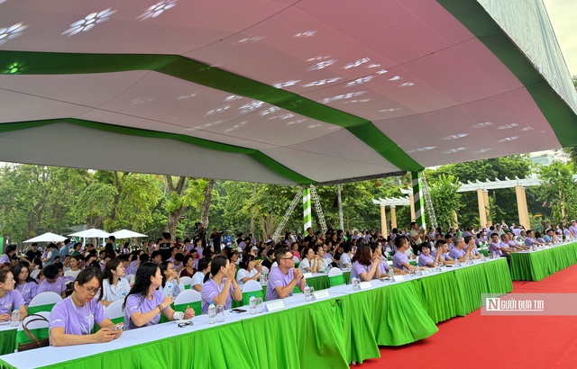 "Sức khoẻ bắt đầu từ việc cha mẹ bớt cầm điện thoại, c&ugrave;ng con đi bộ 1 v&ograve;ng sau bữa tối"- Ảnh 2.