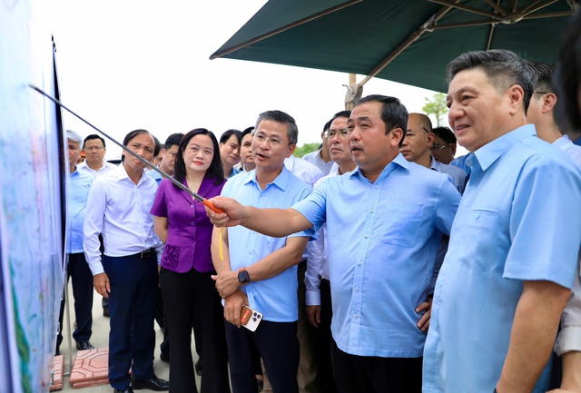 B&iacute; thư Th&agrave;nh ủy H&agrave; Nội kiểm tra tiến độ thi c&ocirc;ng 3 dự &aacute;n giao th&ocirc;ng trọng điểm - Ảnh 2.