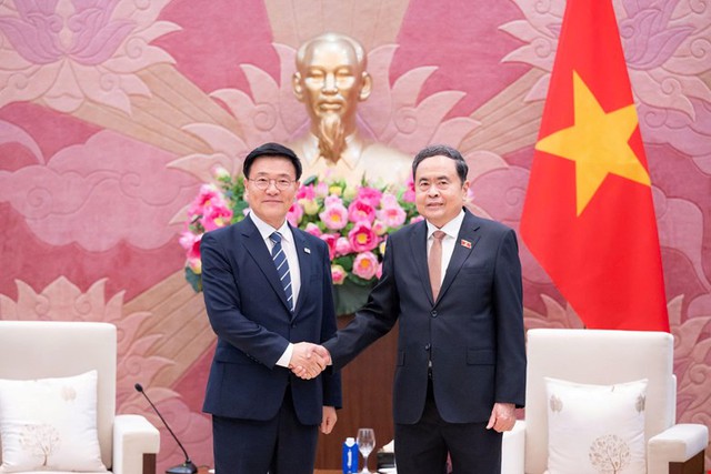 Chủ tịch Quốc hội Trần Thanh Mẫn tiếp Đo&agrave;n đại biểu Viện nghi&ecirc;n cứu kinh tế, H&agrave;n Quốc - Ảnh 1.
